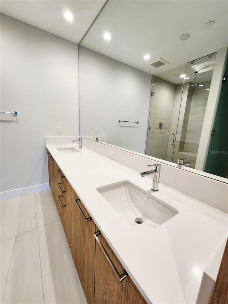 275 1st Avenue S, Unit 2307, Saint Petersburg, FL 33701 Photo