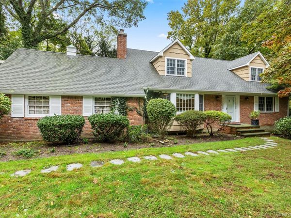 22 Woodfield Road, Stony Brook, NY 11790