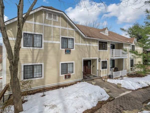 2 Foxwood Dr, Morris Plains, NJ 07950