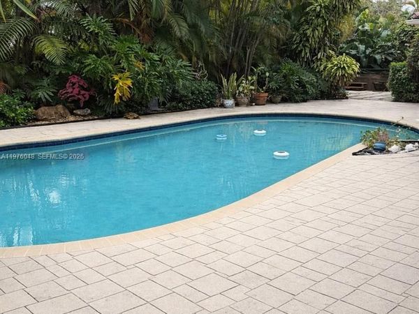 2110 NE 198th Ter , Miami, FL 33179