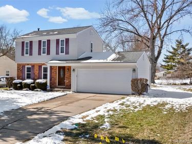 1999 Windingway Drive, Wixom, MI 48393