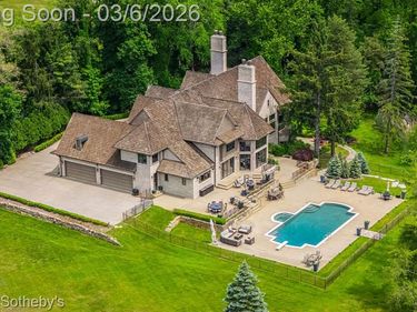 26377 Willowgreen Drive, Franklin Vlg, MI 48025