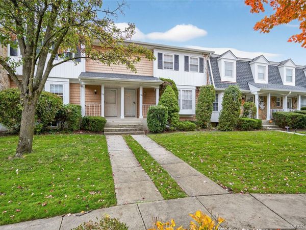 109 Glen Way , Syosset, NY 11791