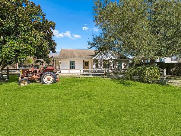 516 1-2 OAK Road , Belle Chasse, LA 70037