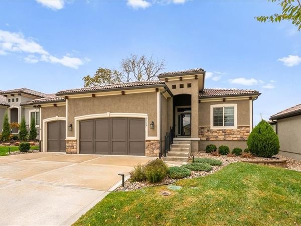 2110 NW Ashurst Drive, Lee's Summit, MO 64081