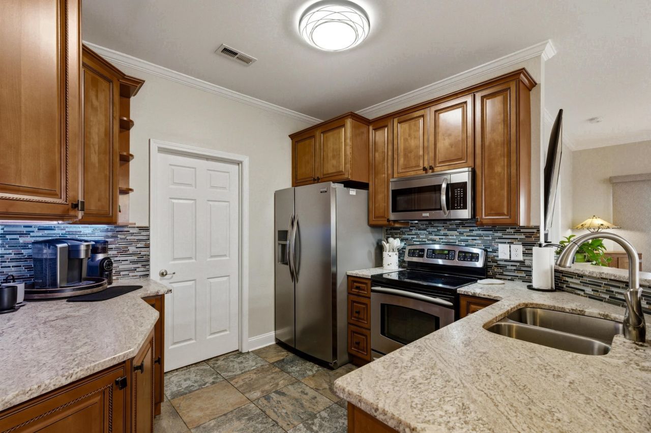 5026 Belleglen Court  Photo 5