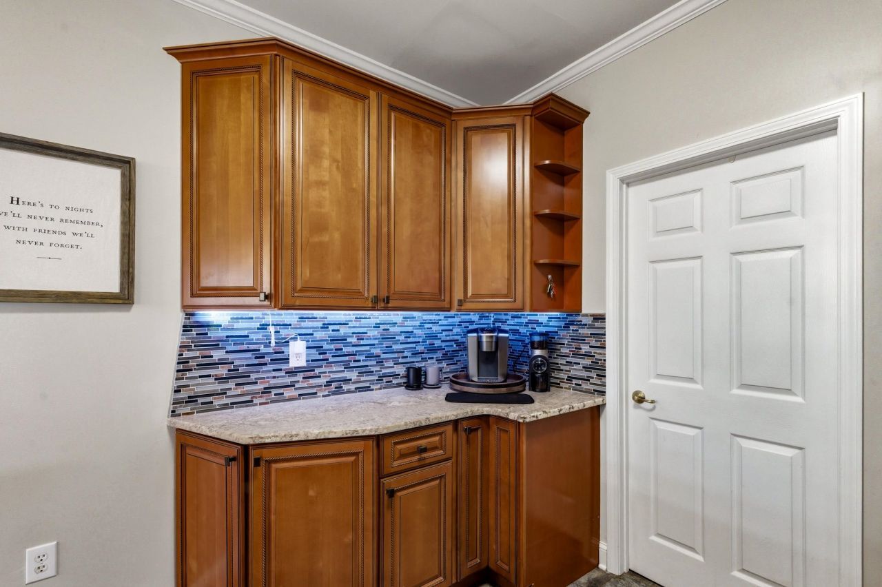 5026 Belleglen Court  Photo 6