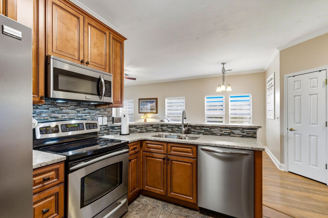 5026 Belleglen Court  Photo 7