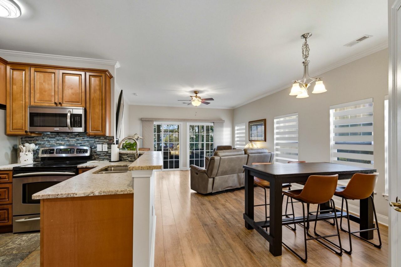 5026 Belleglen Court  Photo 8