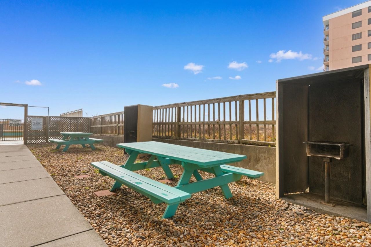 1425 S Ocean Blvd. Photo 28