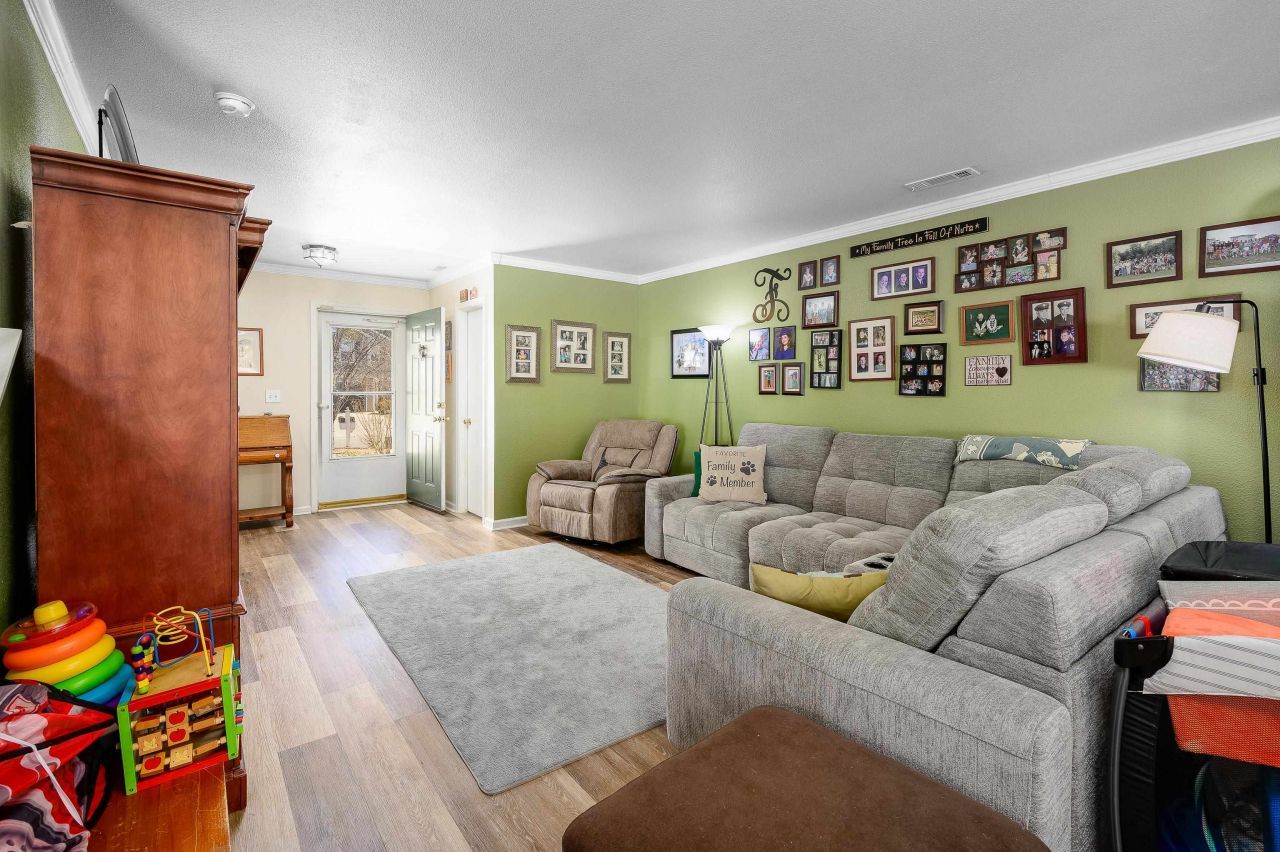 465 Dandelion Ln. Photo 7