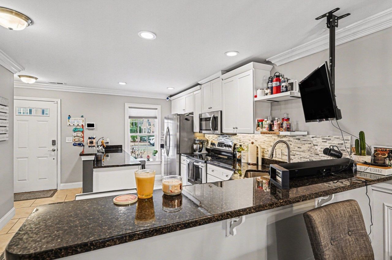 520 Riverward Dr.  Photo 8