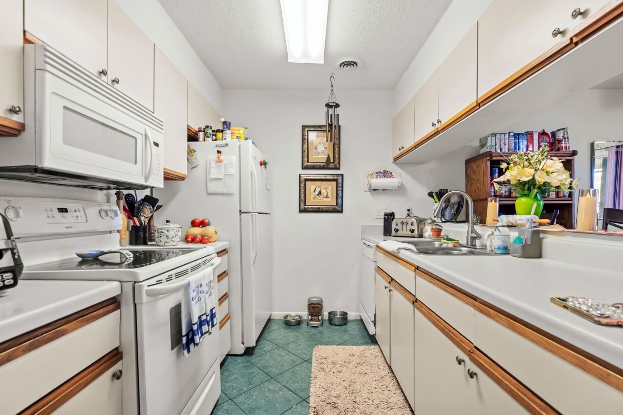 9553 Edgerton Dr. Photo 12