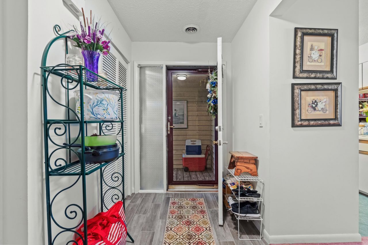 9553 Edgerton Dr. Photo 16