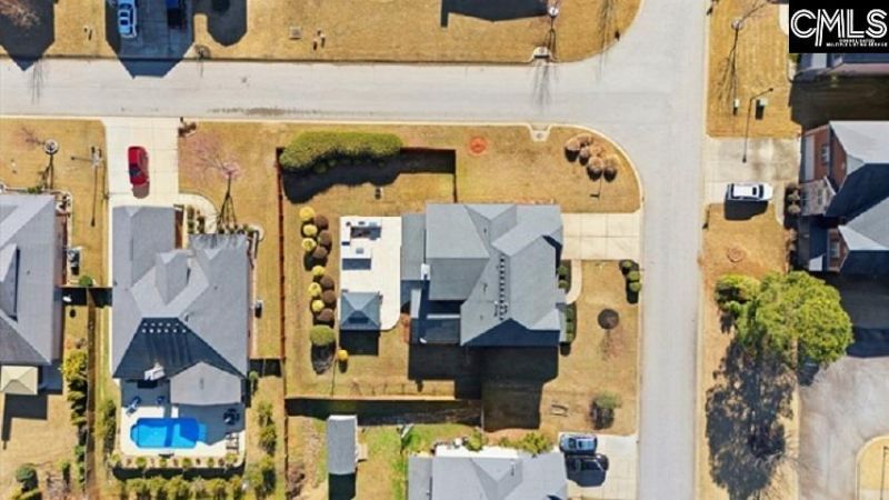 215 Tulip Way  Photo 4