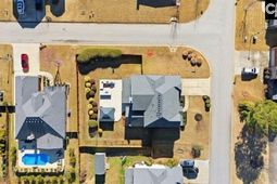 215 Tulip Way  photo 4