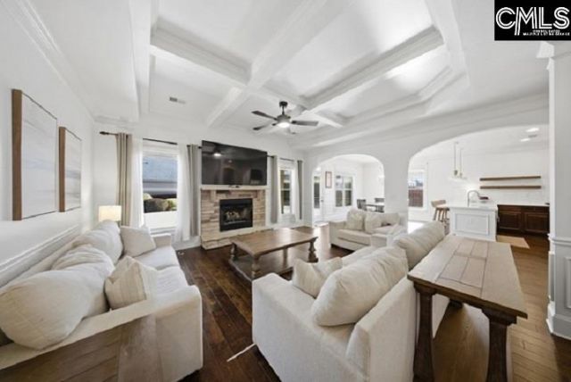 215 Tulip Way Photo 6