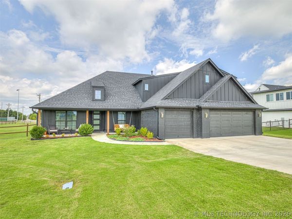 2334 W Maple Street , Collinsville, OK 74021