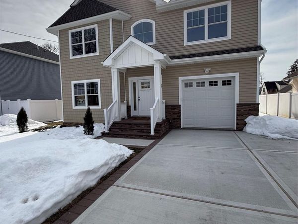 63 Prince ave , Freeport, NY 11520