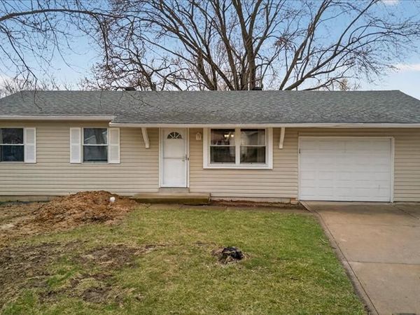 1403 De Porres Lane , St Charles, MO 63304