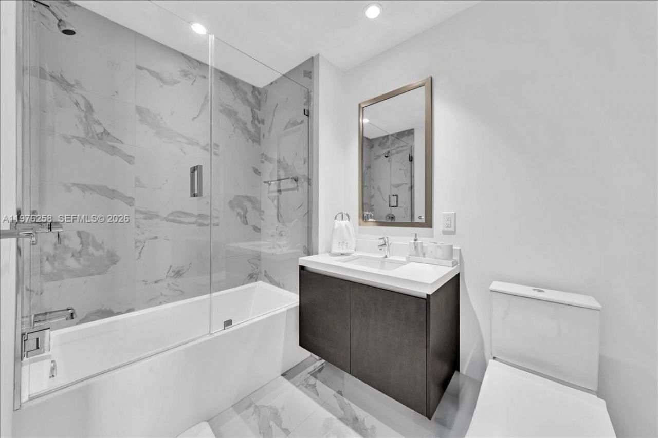 851 NE 1st Ave , Unit 3711, Miami, FL 33132 Photo