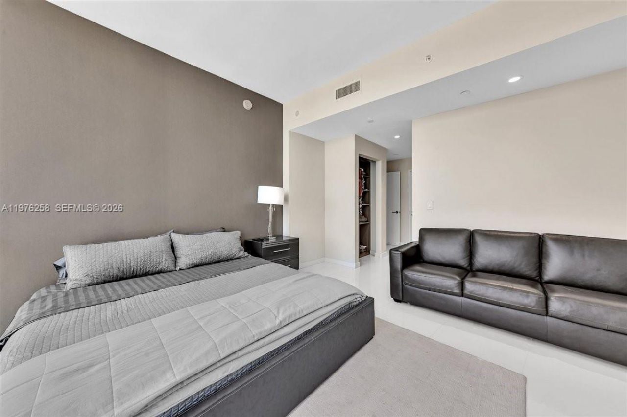 851 NE 1st Ave , Unit 3711, Miami, FL 33132 Photo