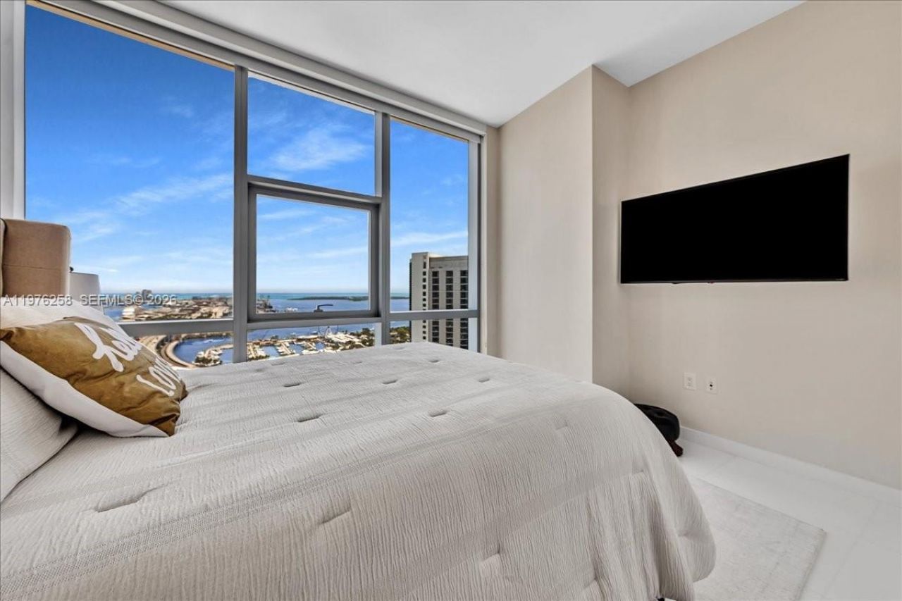 851 NE 1st Ave , Unit 3711, Miami, FL 33132 Photo