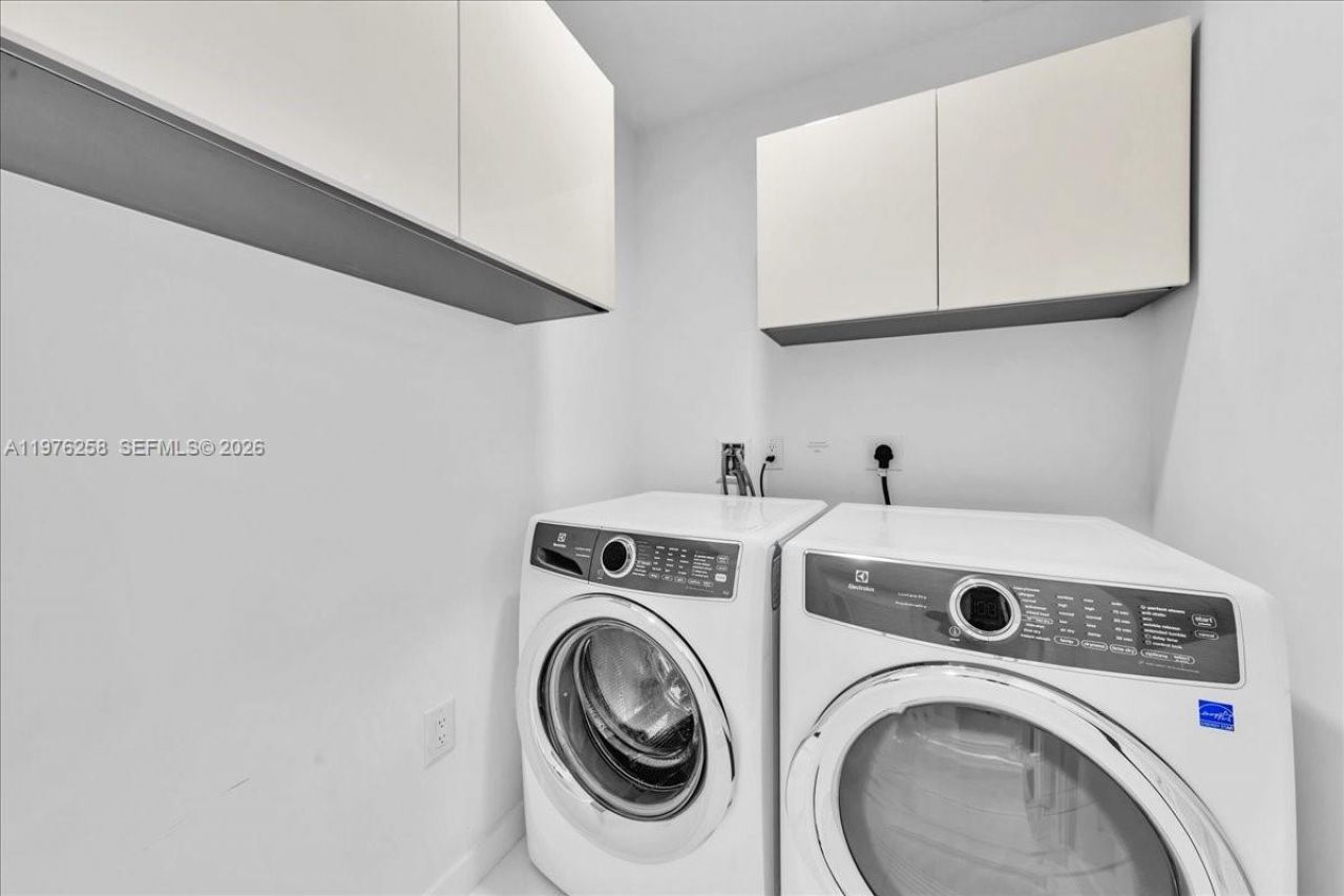 851 NE 1st Ave , Unit 3711, Miami, FL 33132 Photo