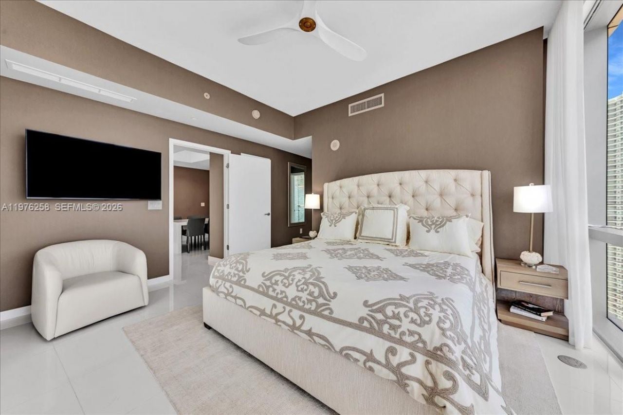 851 NE 1st Ave , Unit 3711, Miami, FL 33132 Photo