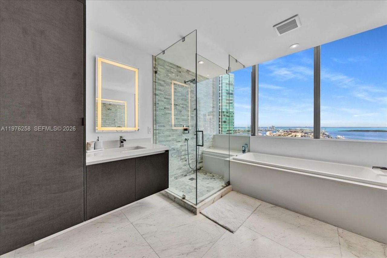 851 NE 1st Ave , Unit 3711, Miami, FL 33132 Photo