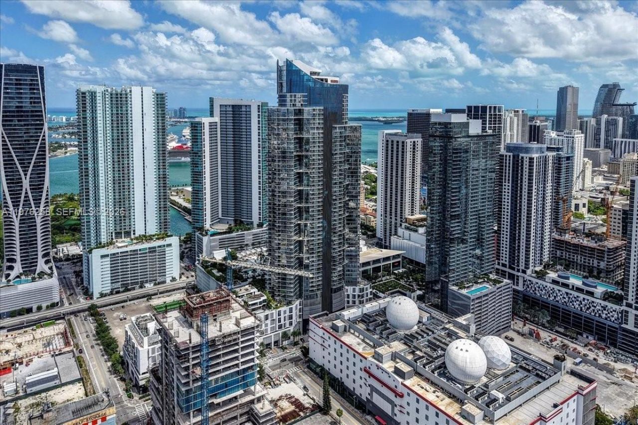 851 NE 1st Ave , Unit 3711, Miami, FL 33132 Photo