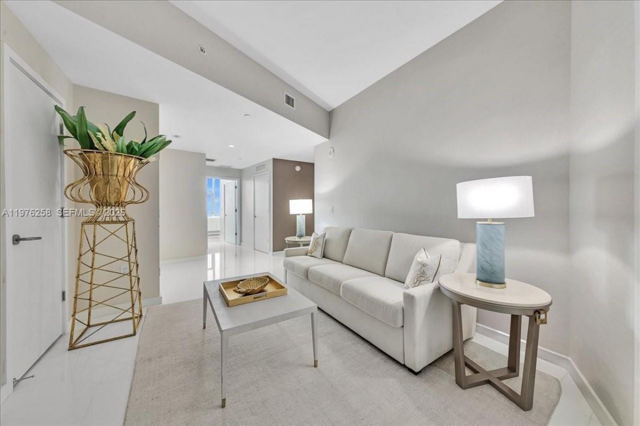 851 NE 1st Ave , Unit 3711, Miami, FL 33132 Photo