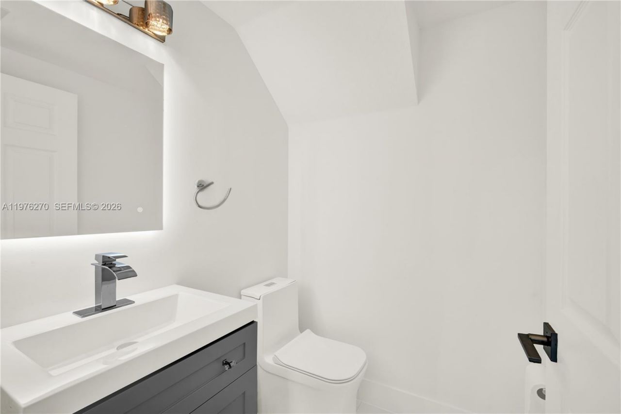 9243 SW 227th Ter, Cutler Bay, FL 33190 Photo