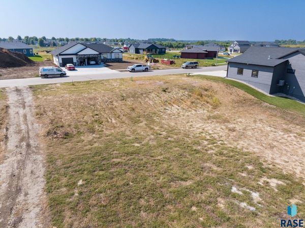 5535 W Colonial Ct, Sioux Falls, SD 57107