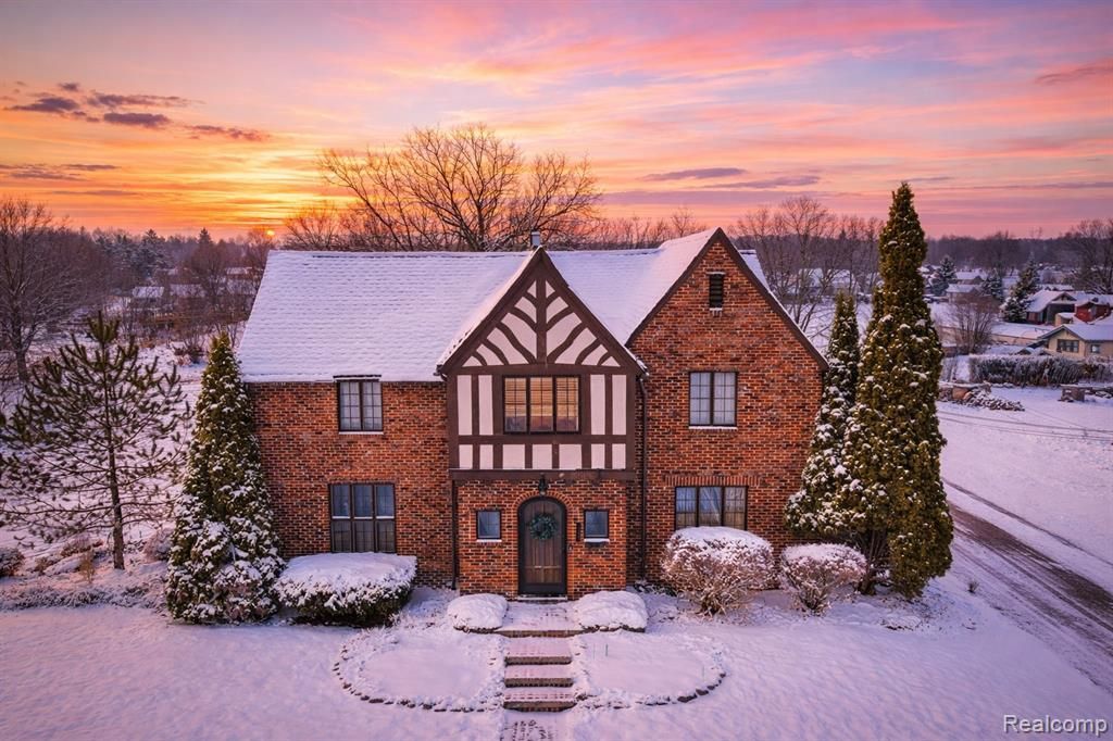 142 Ottawa Drive, Pontiac, MI 48341 Main Photo