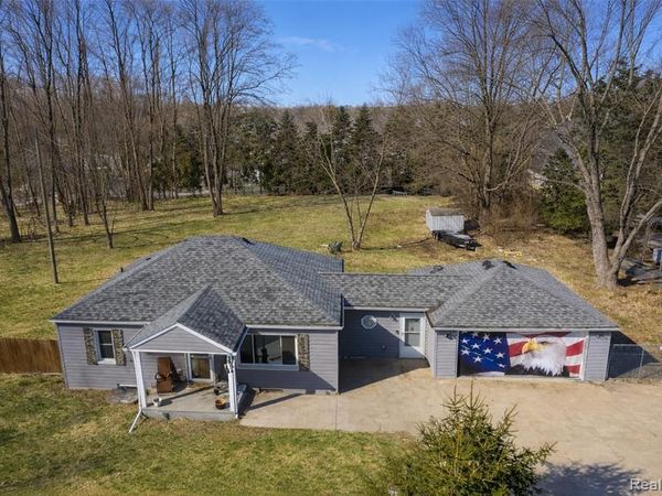 4701 Clintonville Road, Clarkston, MI 48346