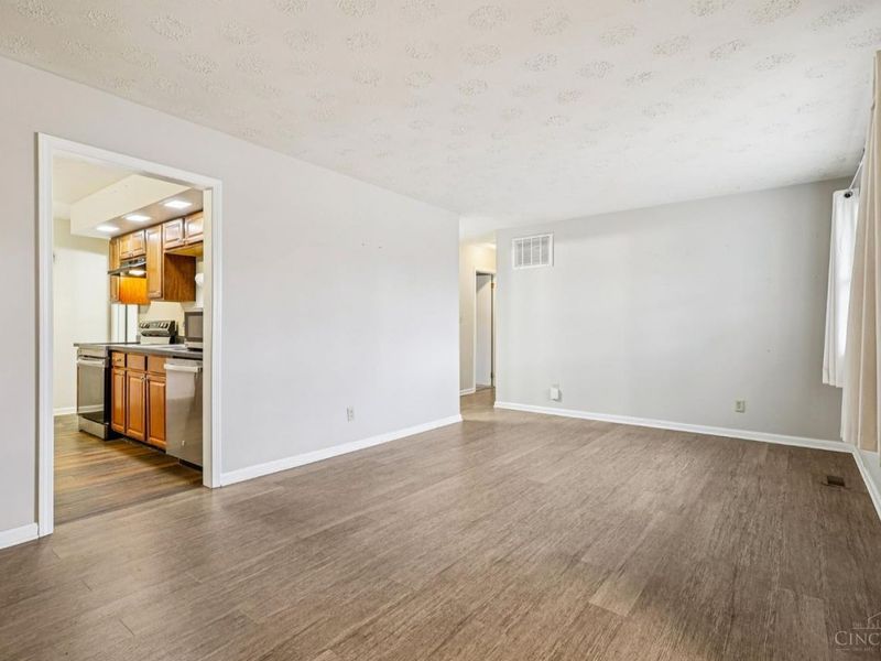 490 W Market Street, Springboro, OH 45066 Photo 8