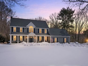 27 Liberty Hill Dr, Blackstone, MA 01504