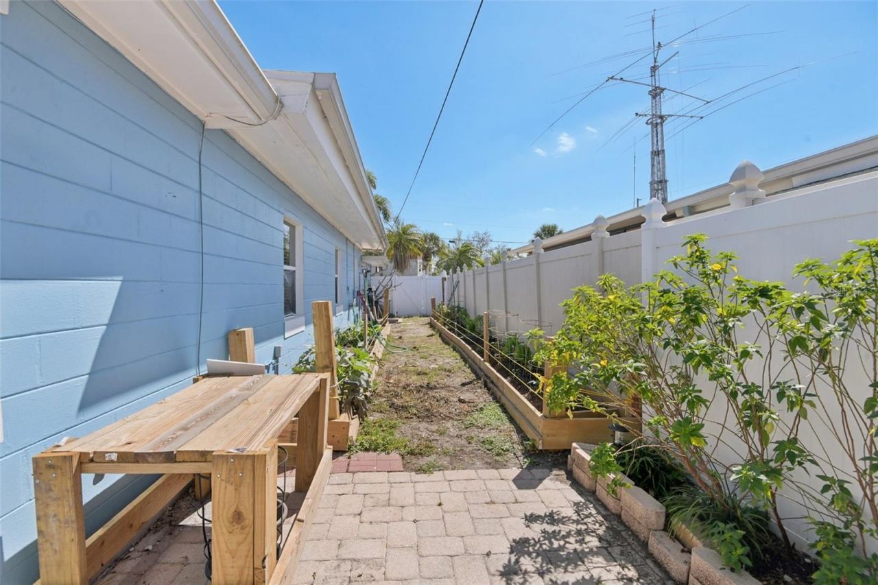 204 160th Avenue, Redington Beach, FL 33708 Photo