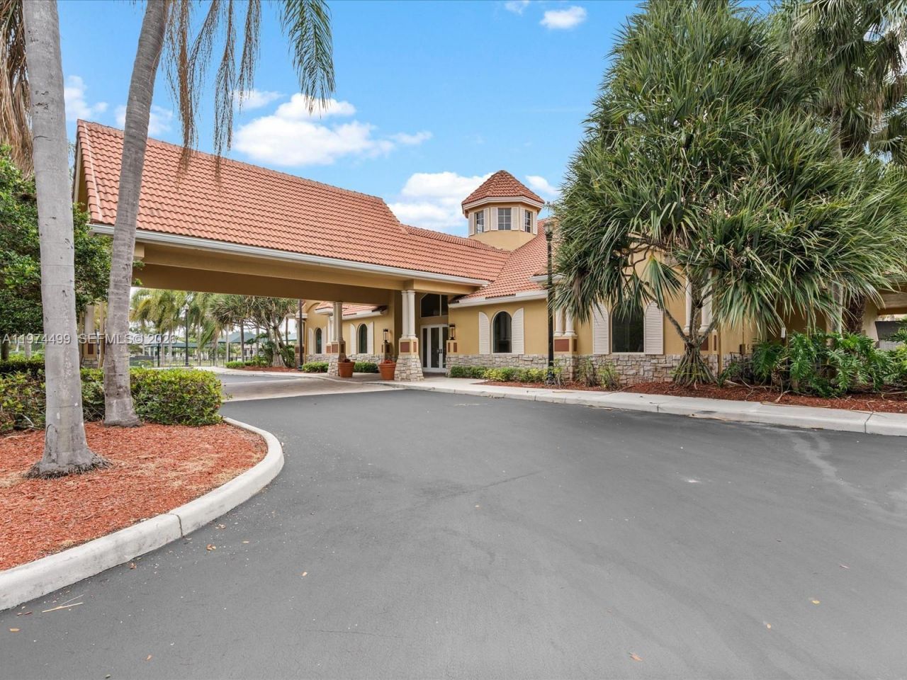 3303 W Stonebrook Cir, Davie, FL 33330 Photo