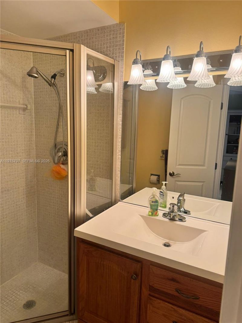 5121 W Oakland Park Blvd , Unit 204, Lauderdale Lakes, FL 33313 Photo