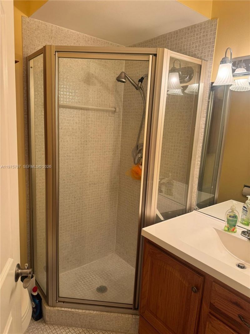 5121 W Oakland Park Blvd , Unit 204, Lauderdale Lakes, FL 33313 Photo