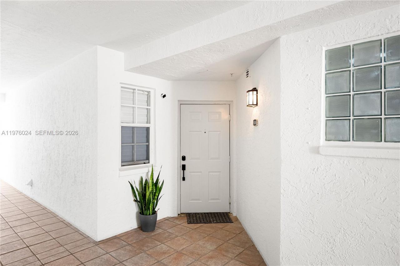 3255 NE 184th St, Unit 12101, Aventura, FL 33160 Photo