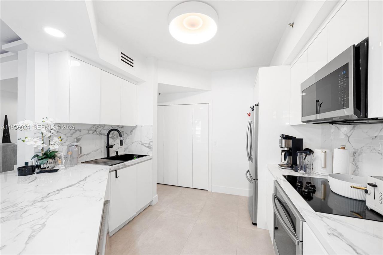3255 NE 184th St, Unit 12101, Aventura, FL 33160 Photo
