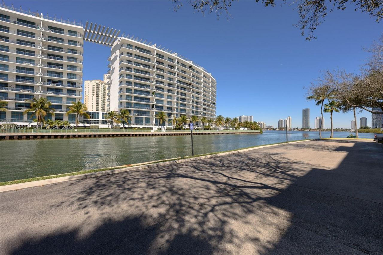 3255 NE 184th St, Unit 12101, Aventura, FL 33160 Photo
