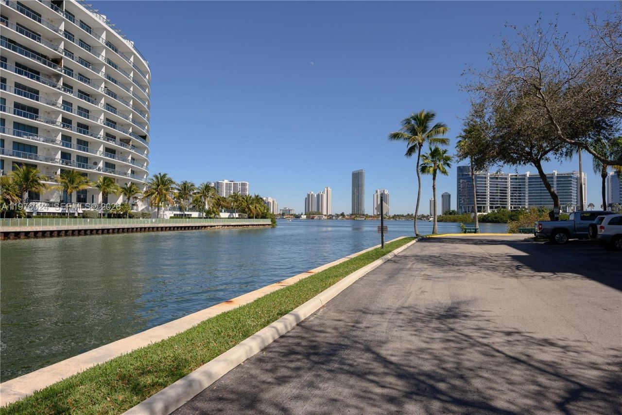 3255 NE 184th St, Unit 12101, Aventura, FL 33160 Photo