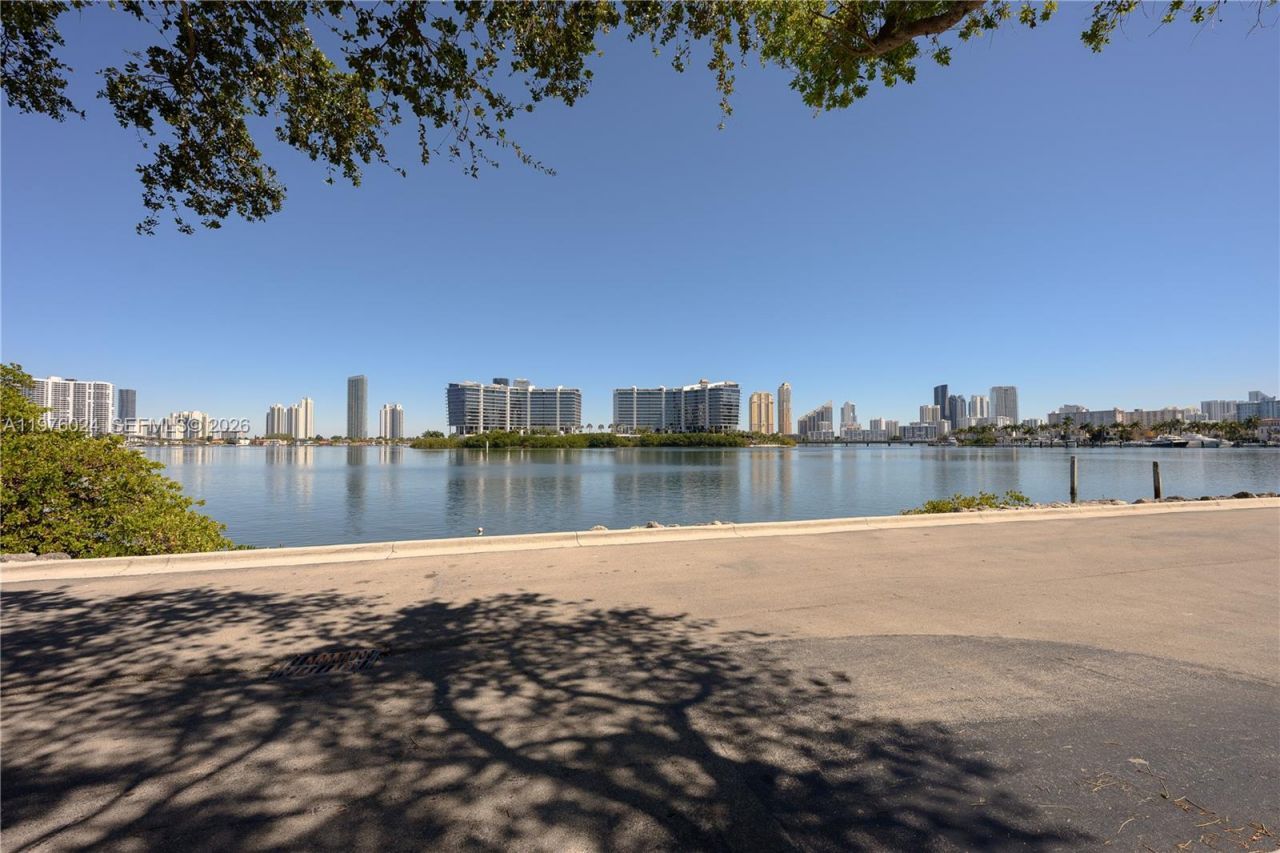 3255 NE 184th St, Unit 12101, Aventura, FL 33160 Photo