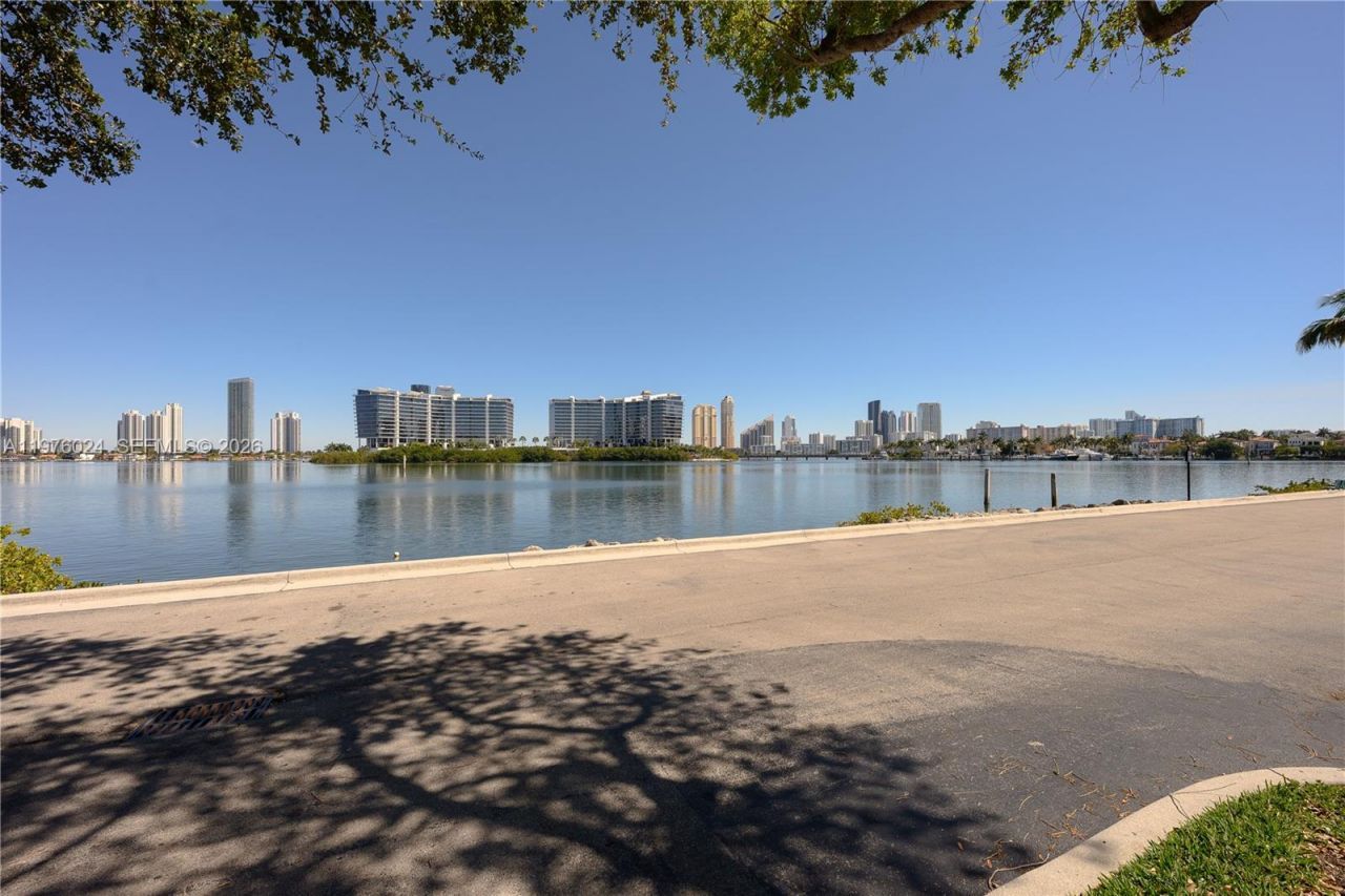 3255 NE 184th St, Unit 12101, Aventura, FL 33160 Photo