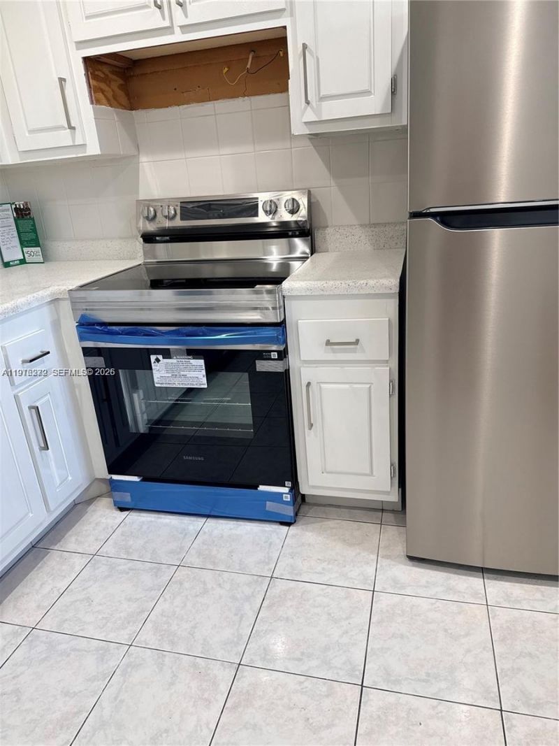 320 NE 12th Ave , Unit 703, Hallandale Beach, FL 33009 Photo