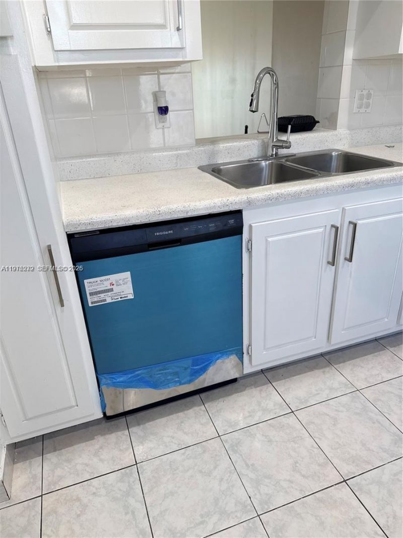 320 NE 12th Ave , Unit 703, Hallandale Beach, FL 33009 Photo